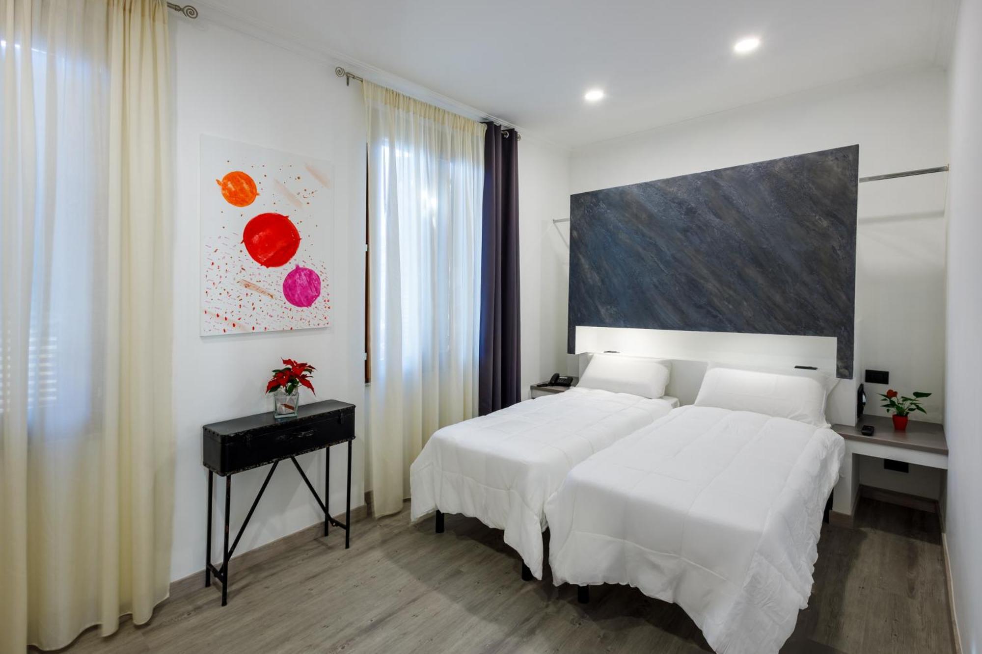Twin Room,1501452328:JPEG