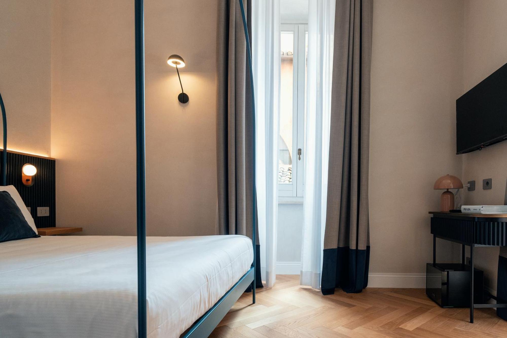 Deluxe Double Room with Balcony,1501969078:JPEG