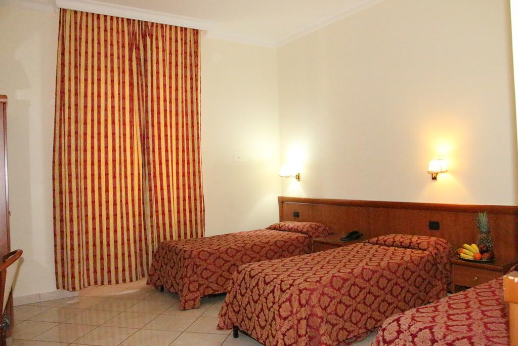 Triple Room,685613016:JPEG
