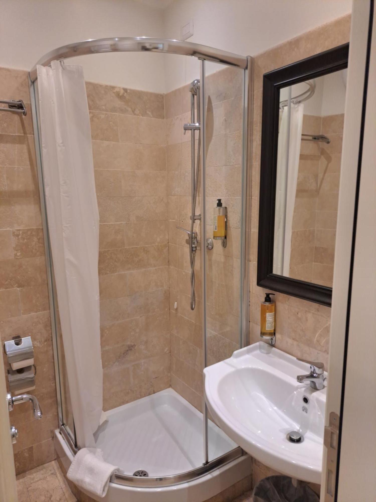 Small Double Room,1543853545:JPEG