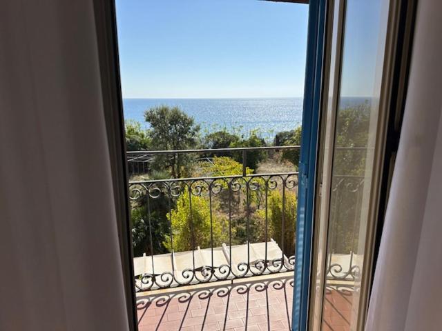 Double Room with Balcony and Sea View,1611060141:JPEG