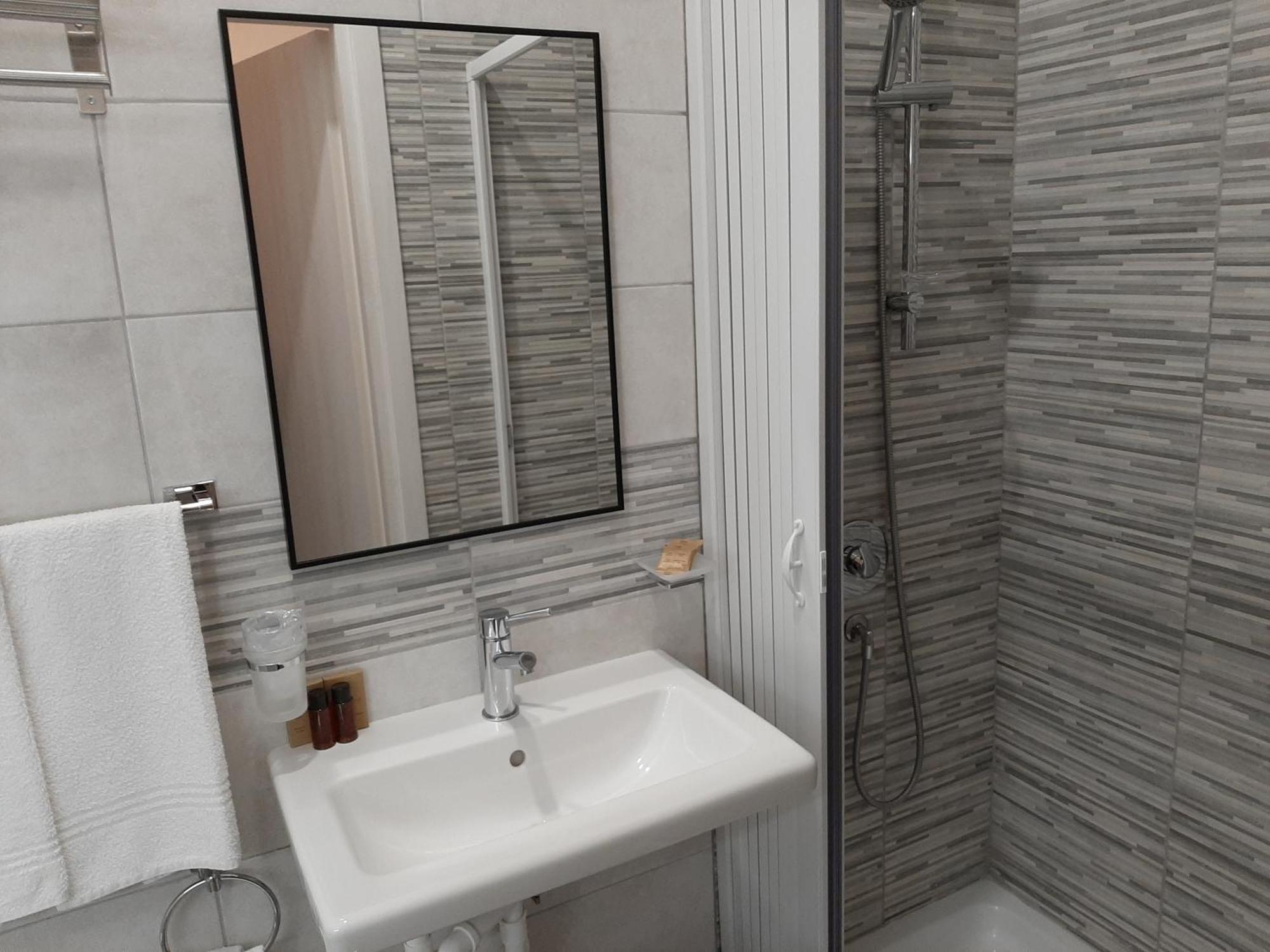 Standard Double or Twin Room,1546761664:JPEG
