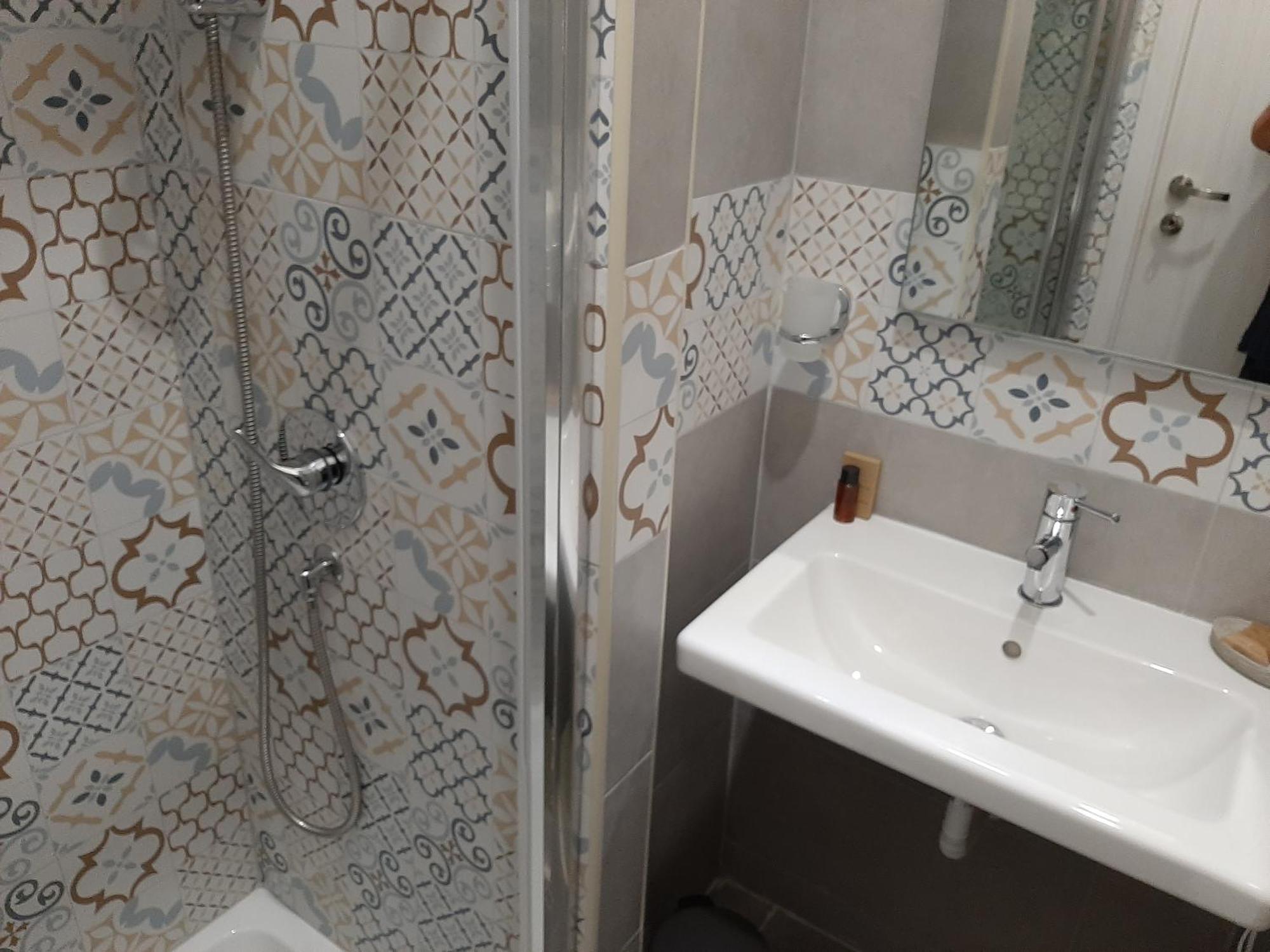 Small Double Room,1552483198:JPEG