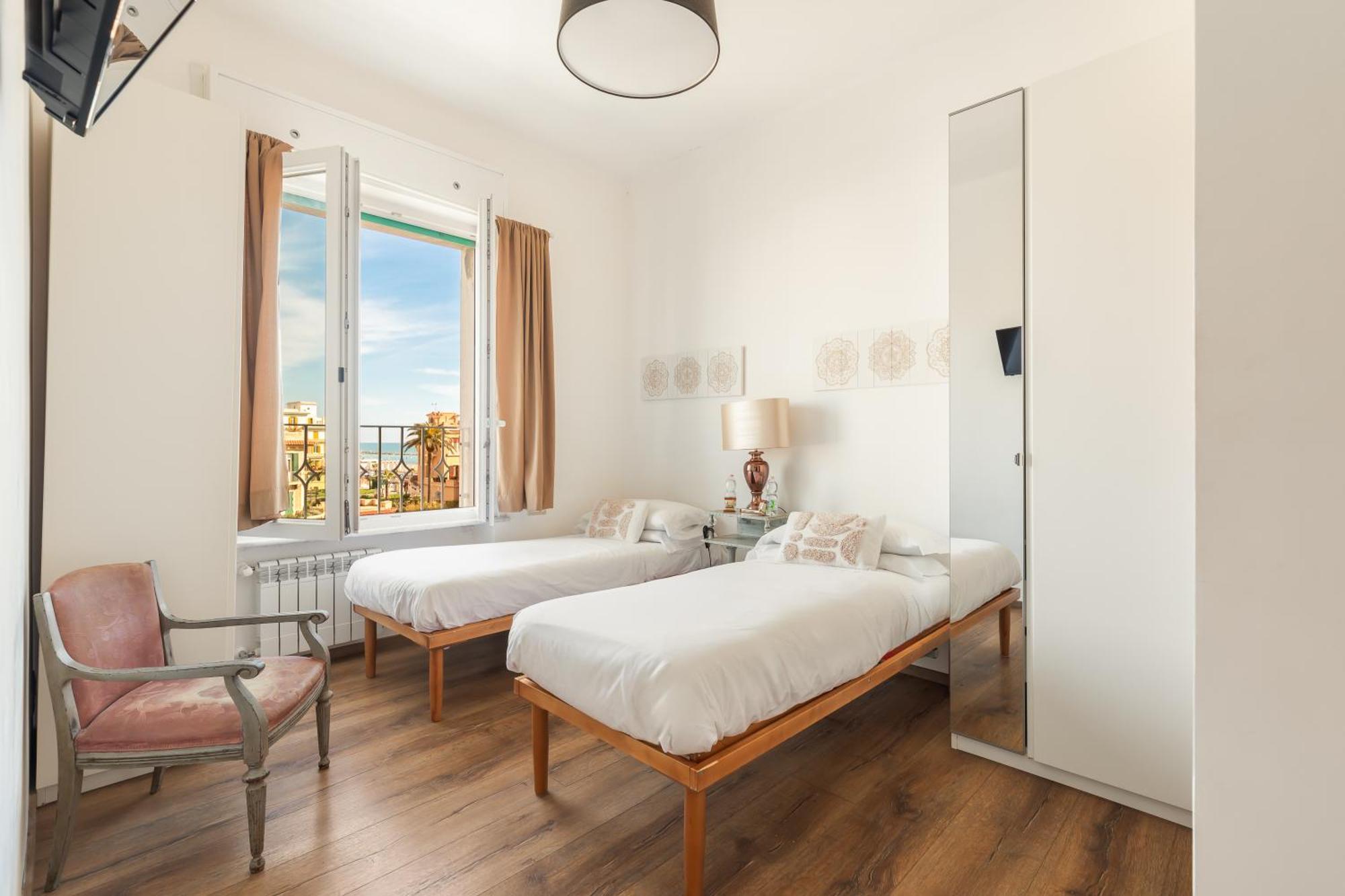 Twin Room,1559729263:JPEG
