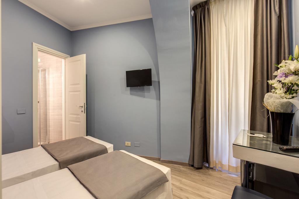 Small Double Room,156410493:JPEG
