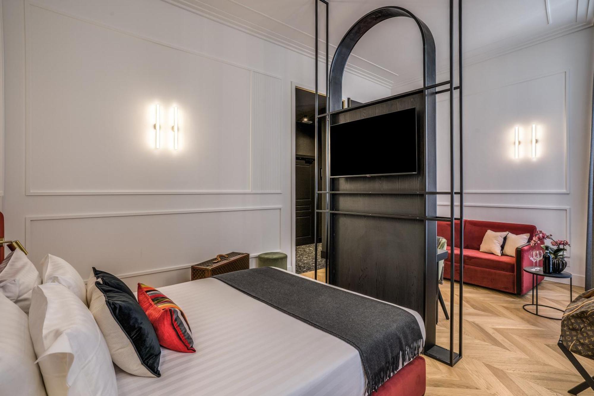 Executive Suite,1581663949:JPEG