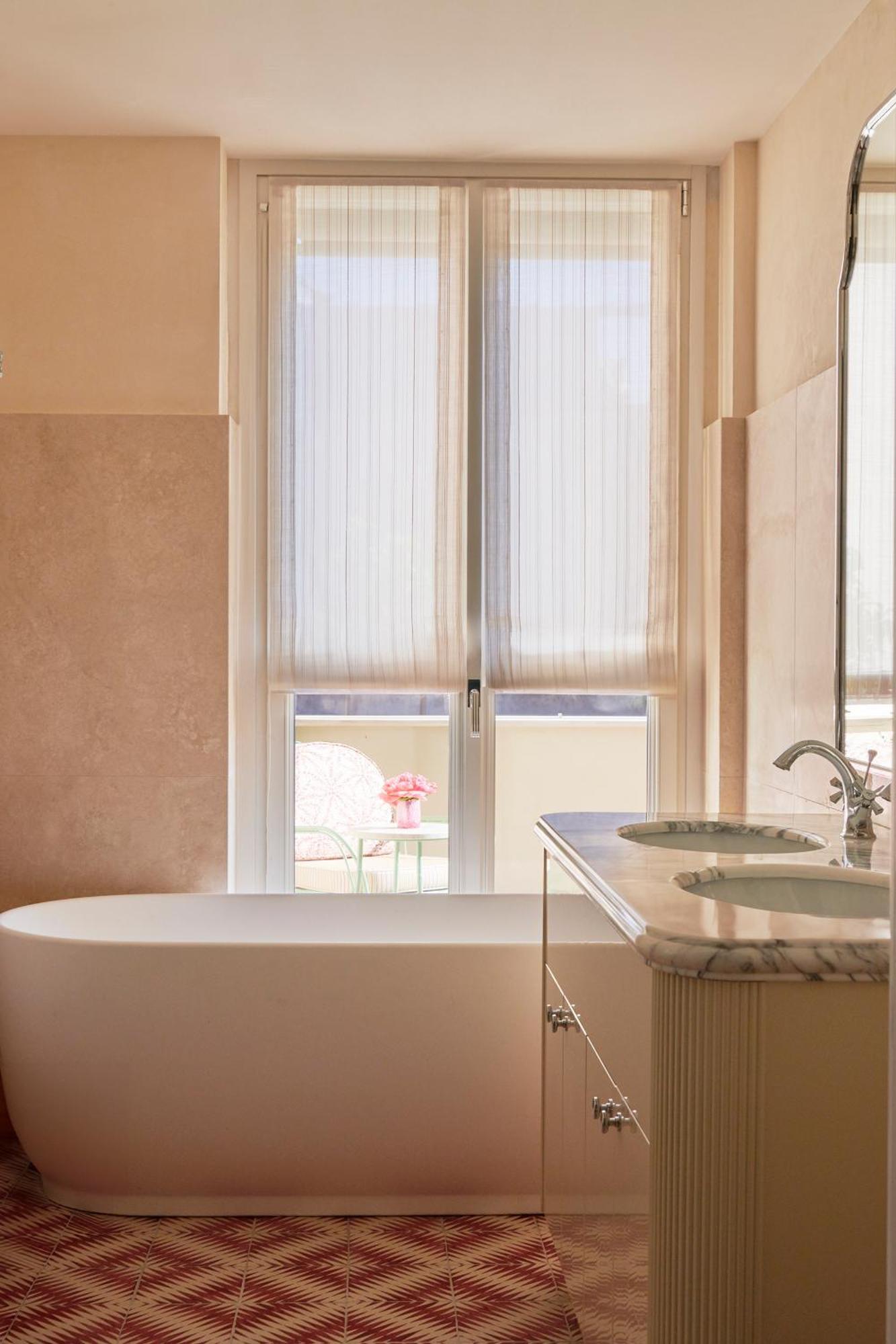 Deluxe Double or Twin Room with Balcony,1596385741:JPEG