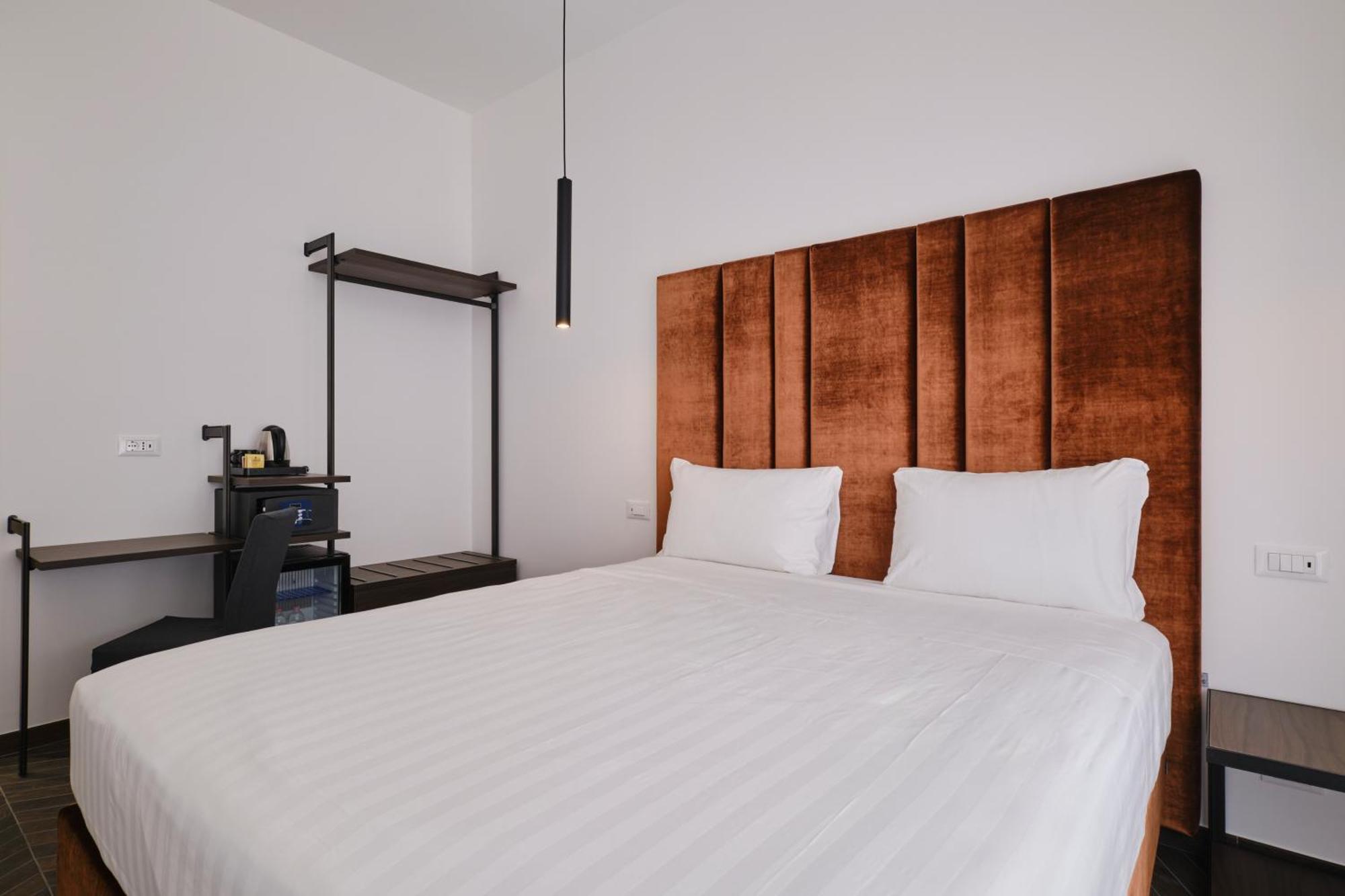 Habitación con cama grande
