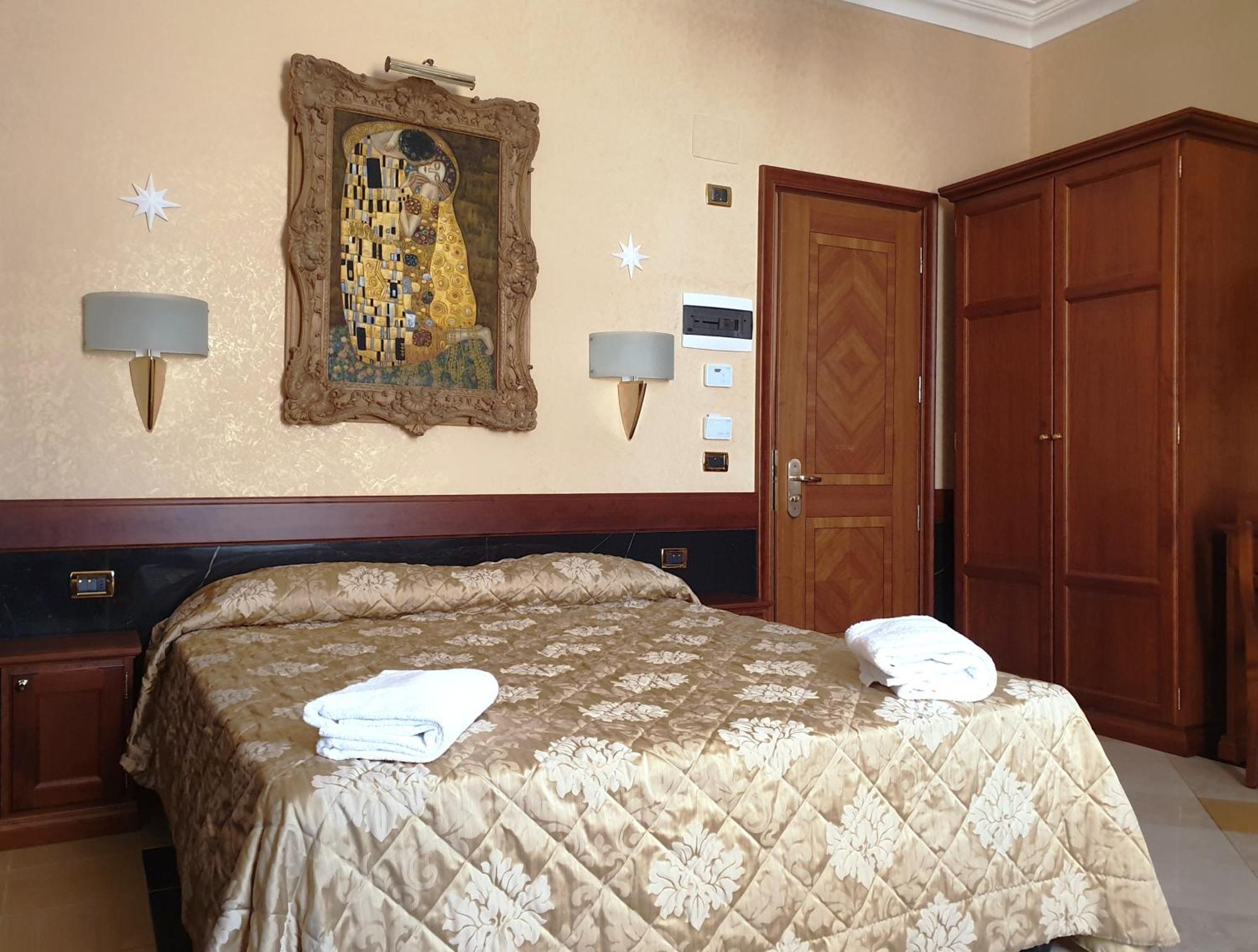 Double or Twin Room,1584396351:JPEG