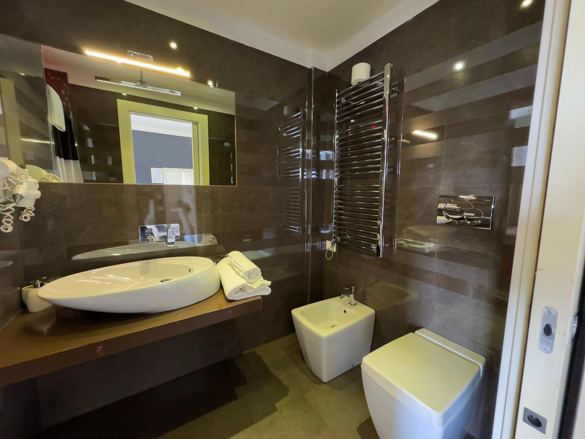 Deluxe Double Room Spa Bath,1586124289:JPEG