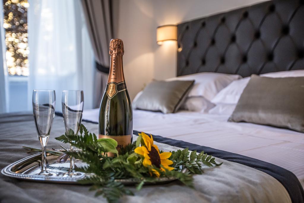 Værelse med kingsize-seng og balkon