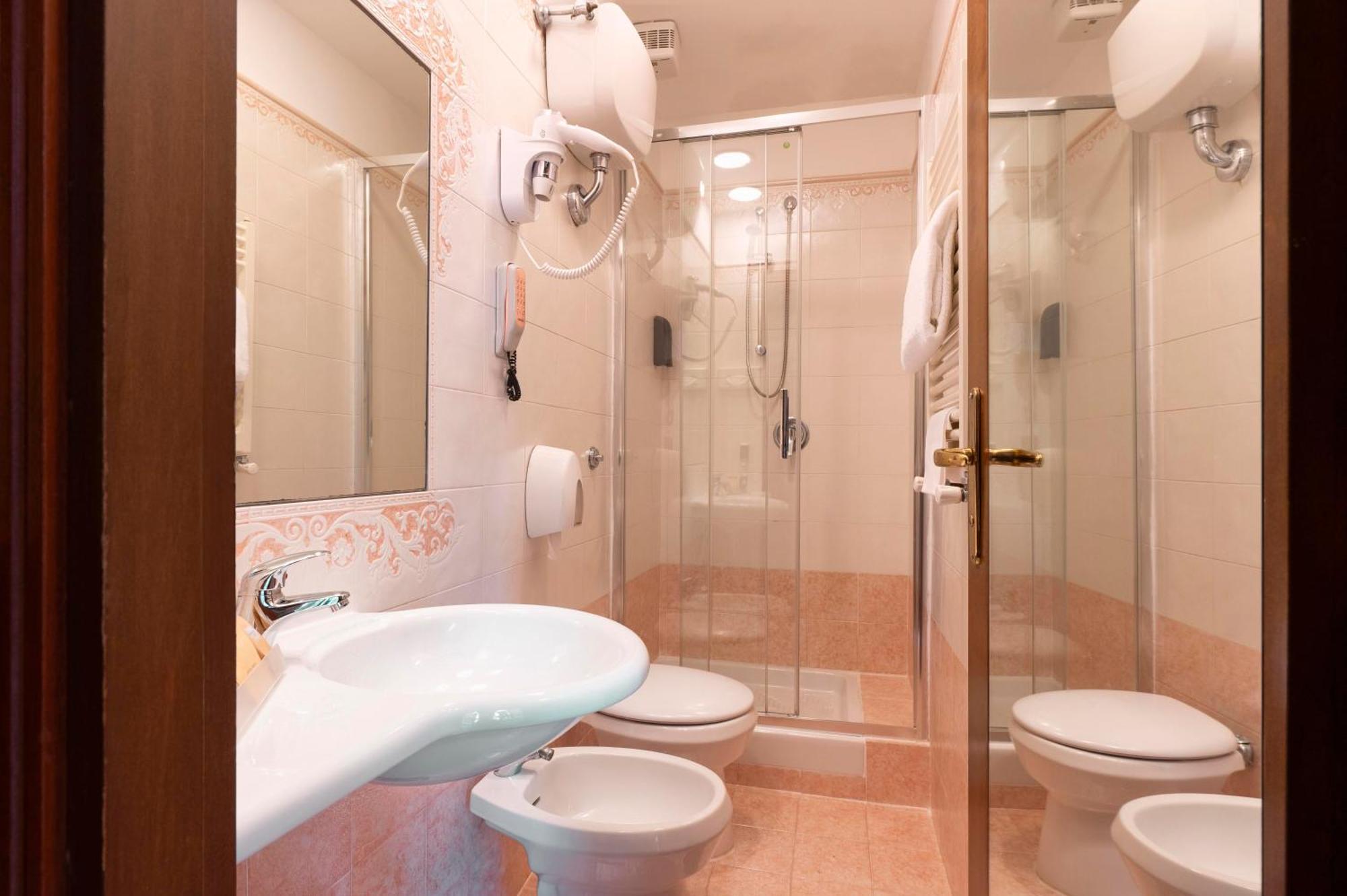 Double Room Private External Bathroom,1633679963:JPEG