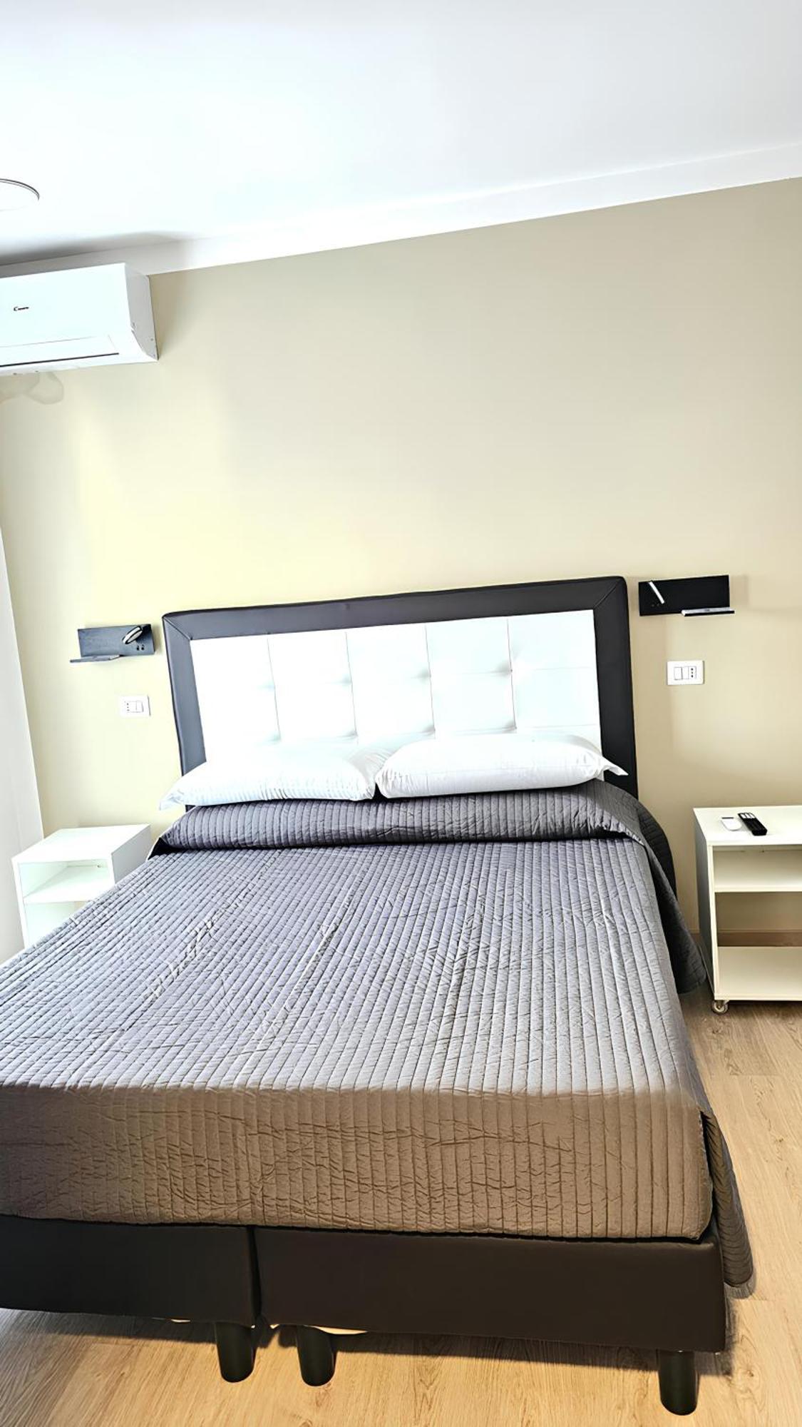 Deluxe Double Room with Bath,1603161593:JPEG