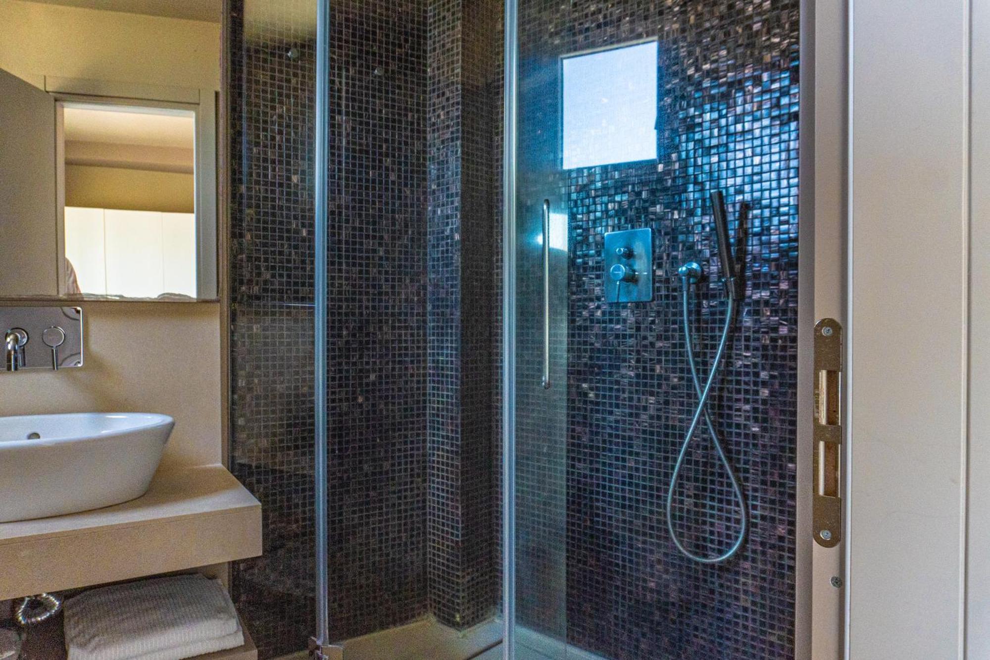 Deluxe Suite Spa Bath,1608789016:JPEG