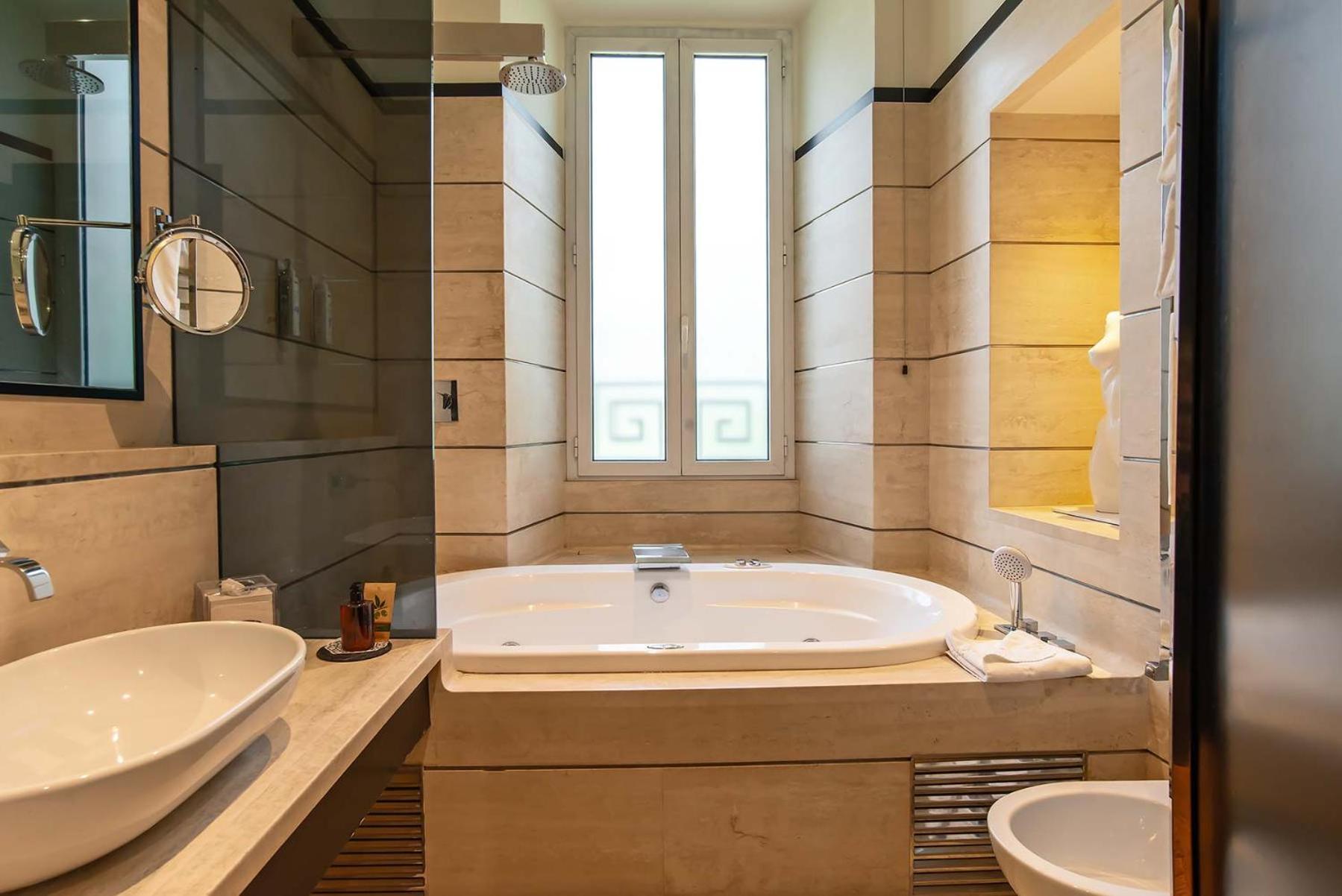 Quarto Duplo Exclusivo com Banheira de Hidromassagem