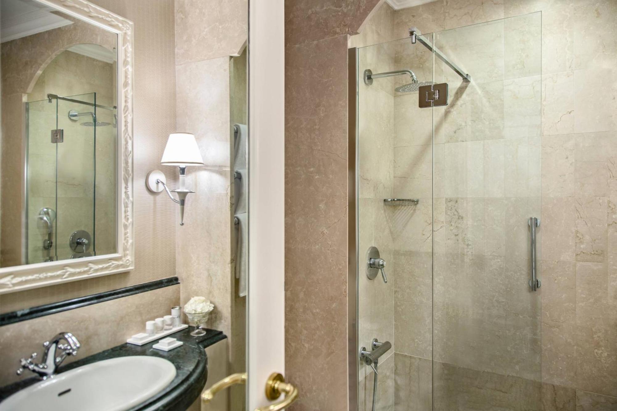 High Floor Deluxe, One King Bed,1632990182:JPEG