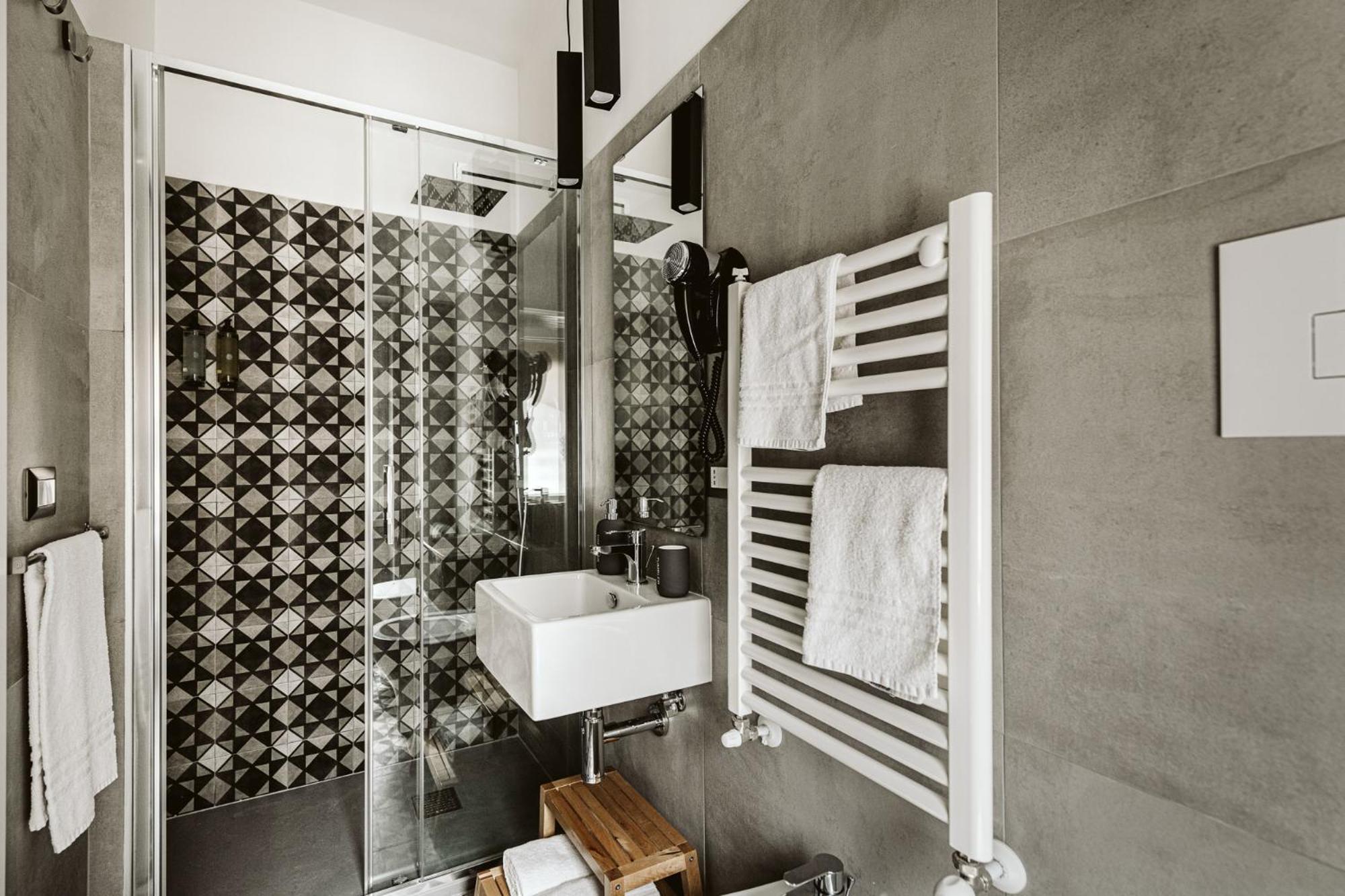 Double or Twin Room Bathroom,1633740064:JPEG