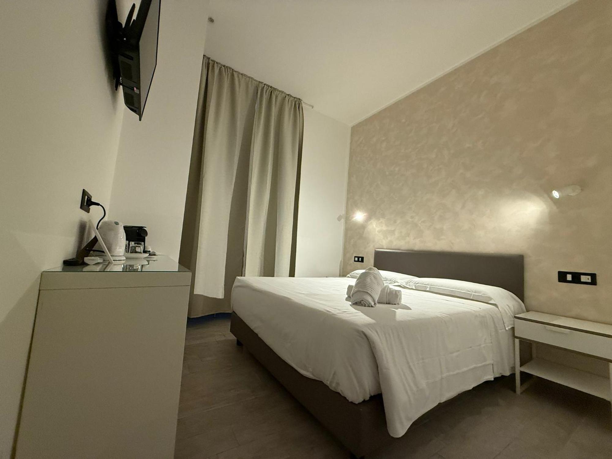Deluxe Room,1636765122:JPEG