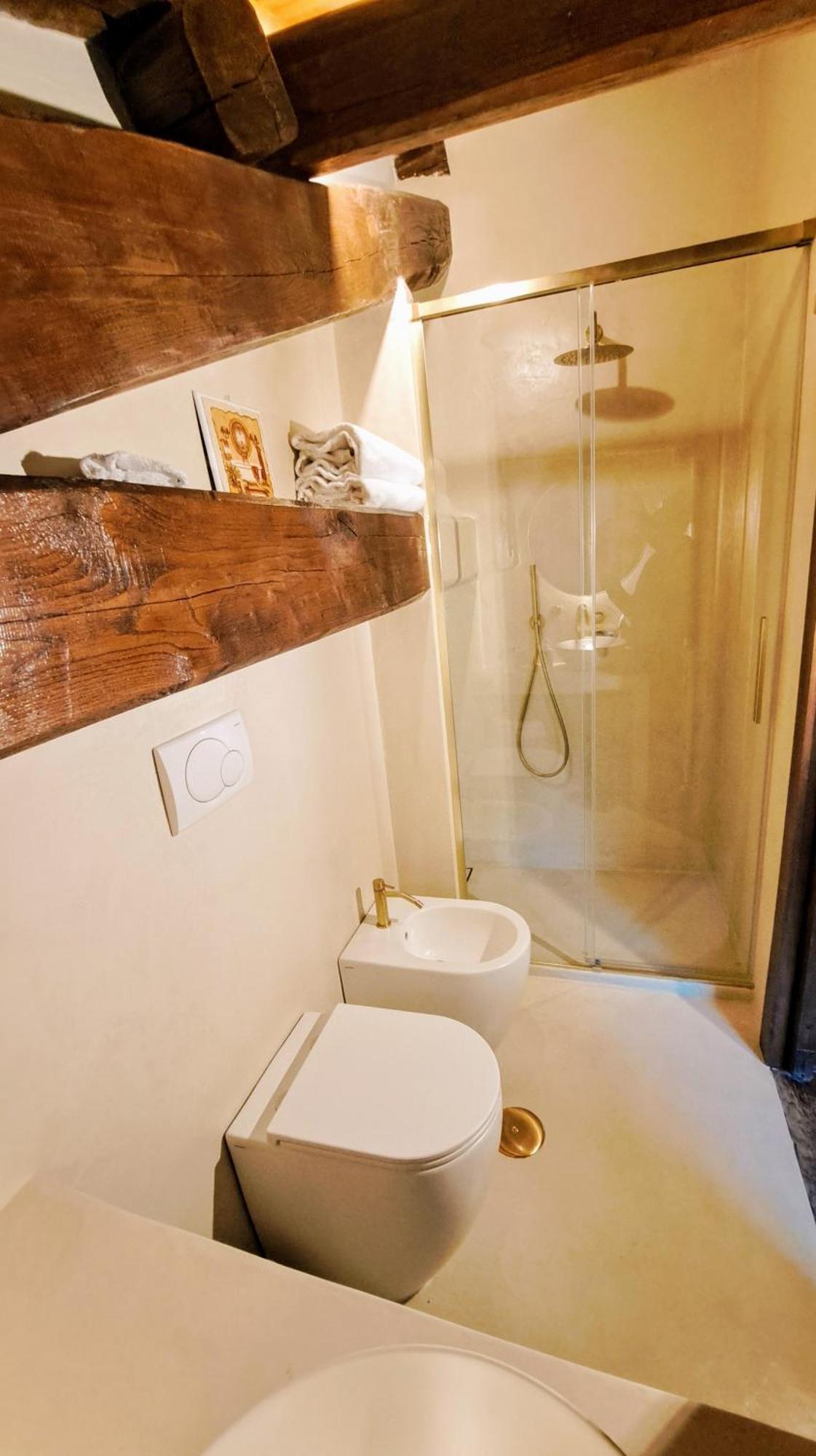 Family Room Bathroom,1639078063:JPEG