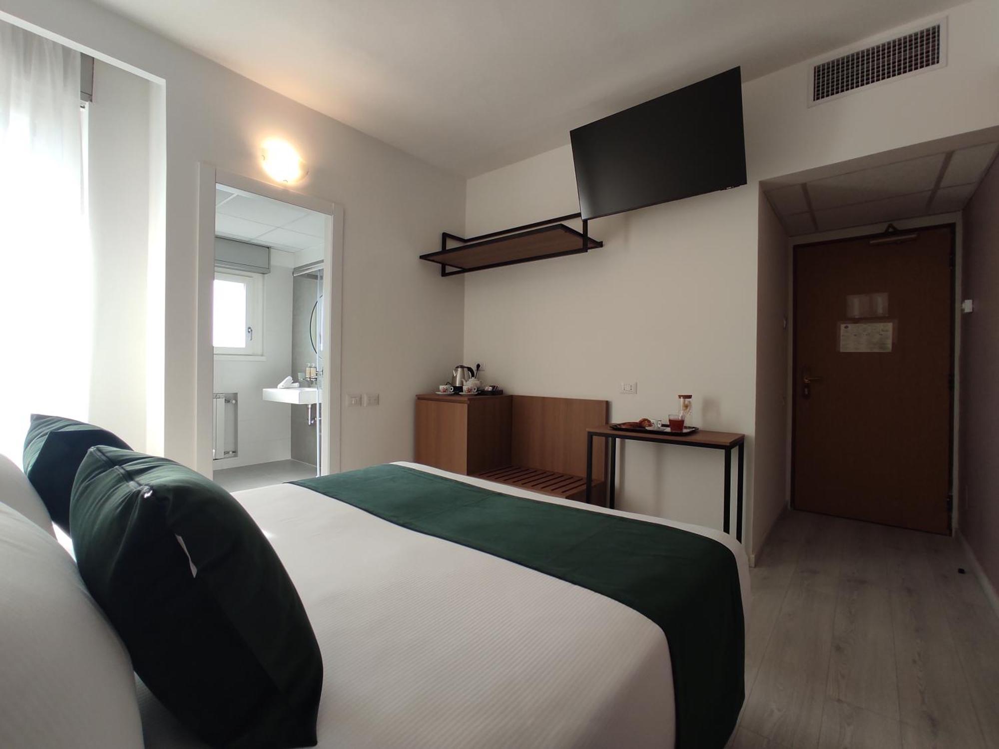 Standard Double or Twin Room,1639451011:JPEG