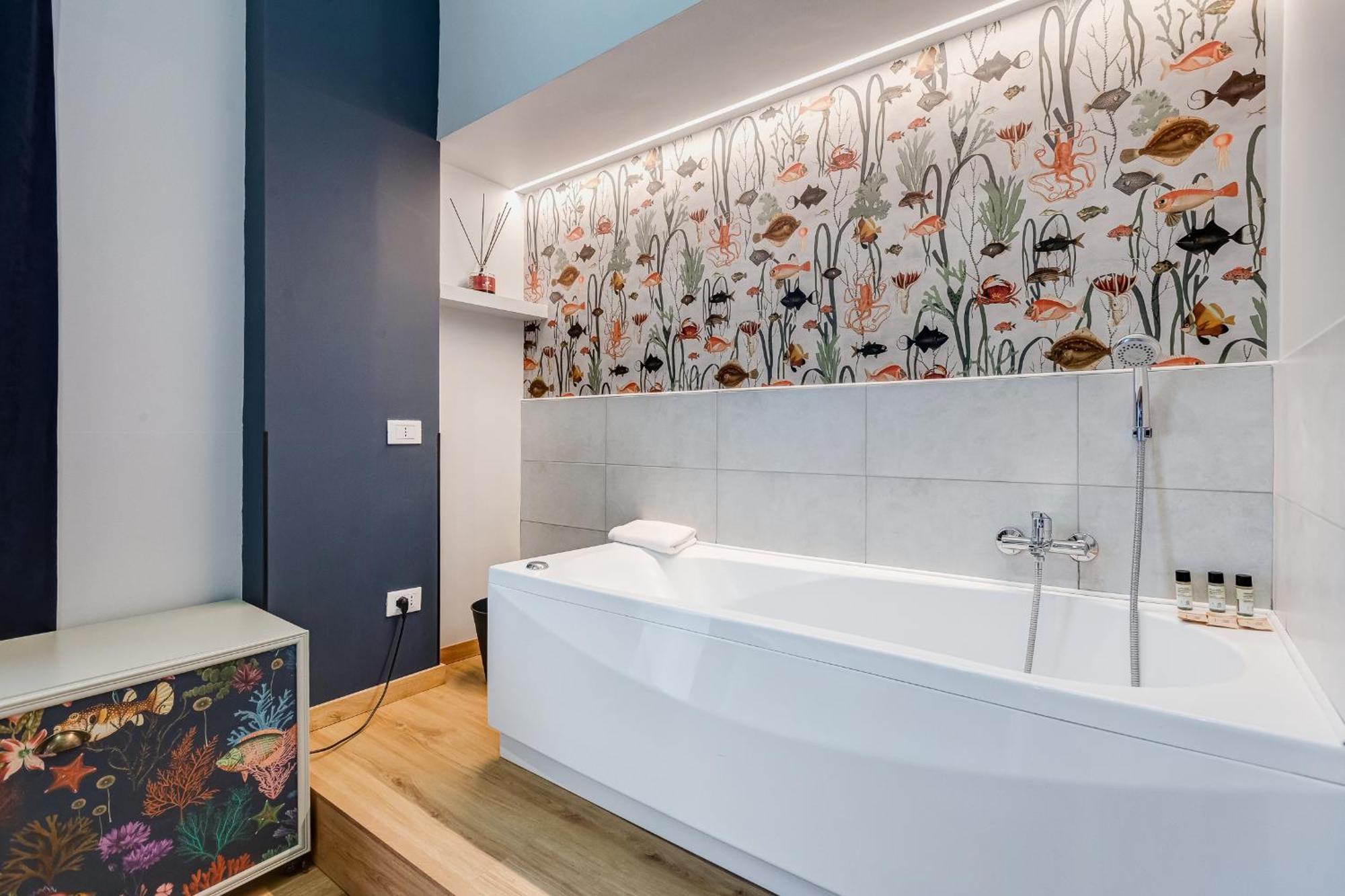 Suite med kingsize-seng og boblebad
