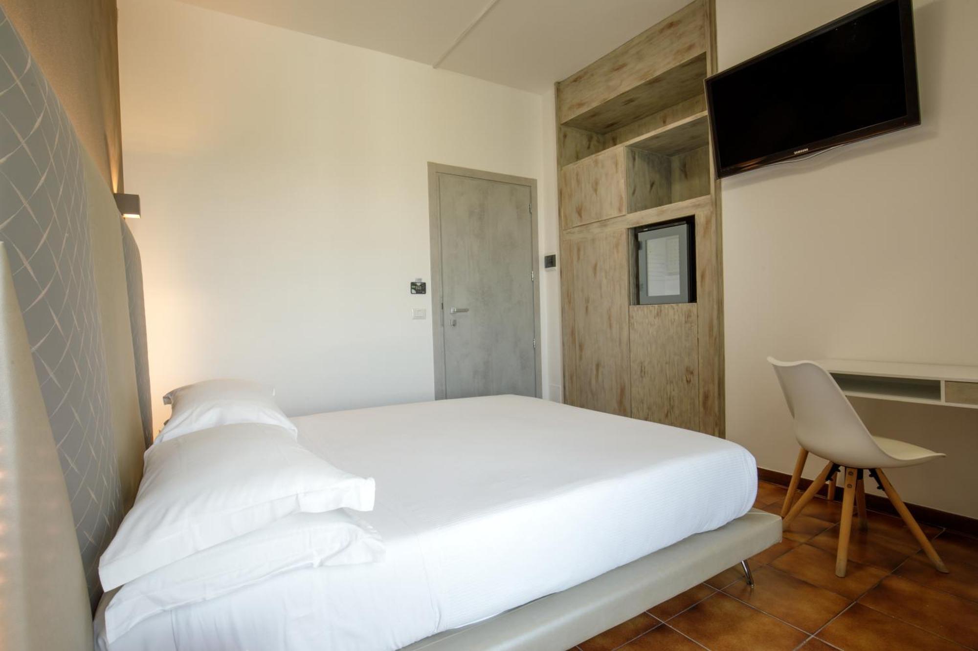 Double Room with Balcony,1650031504:JPEG