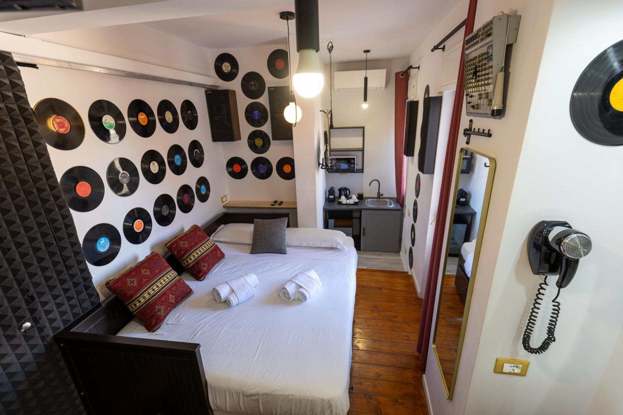 Küçük Çift Kişilik Oda