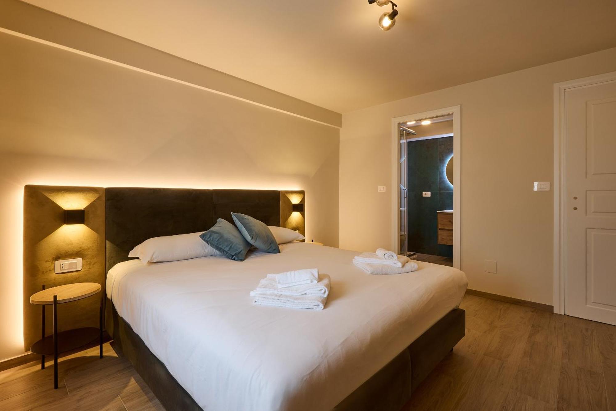 Deluxe Room,1658082820:JPEG