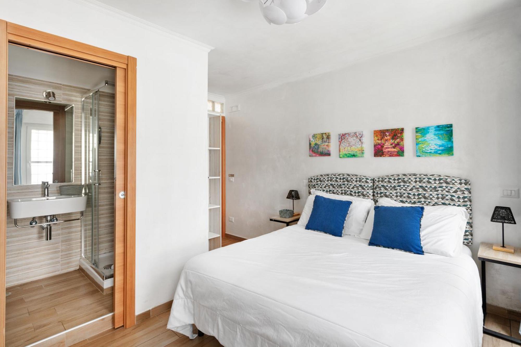 Double Room Private Bathroom