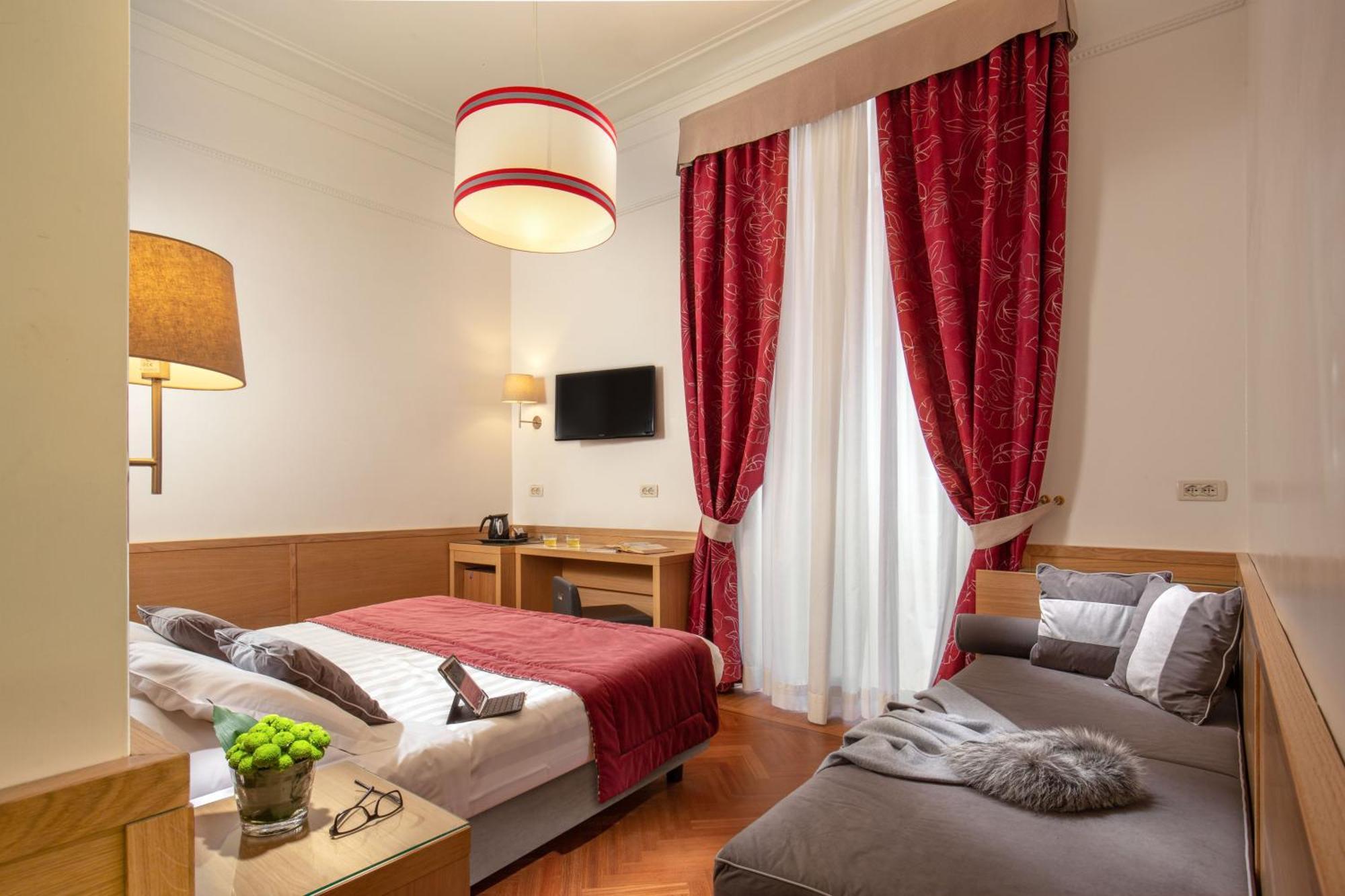 Triple Room