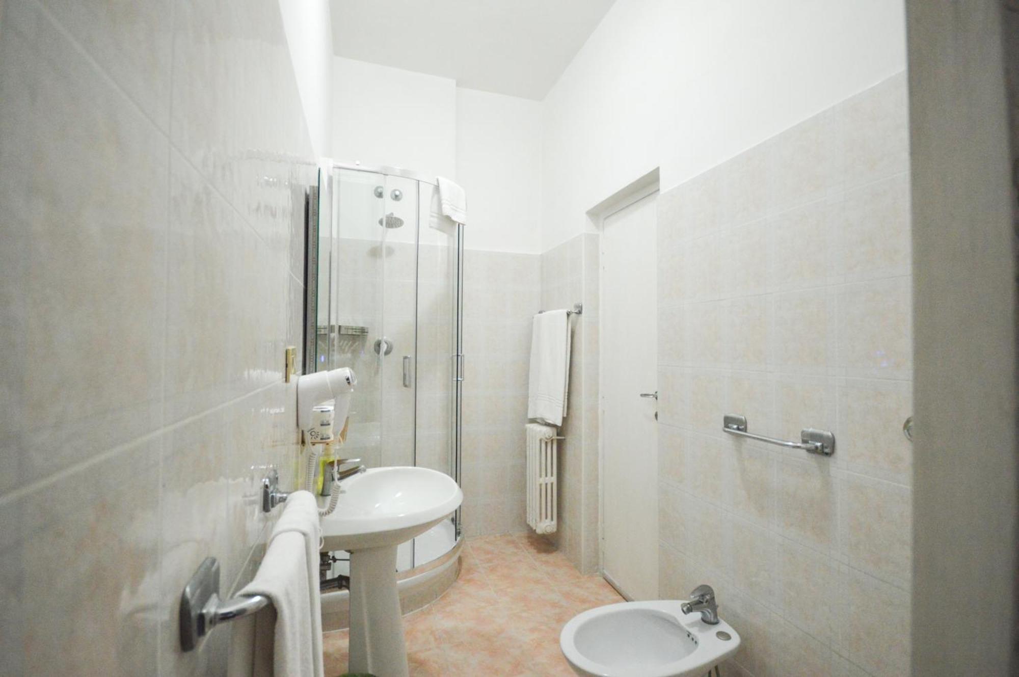 Double or Twin Room Private Bathroom