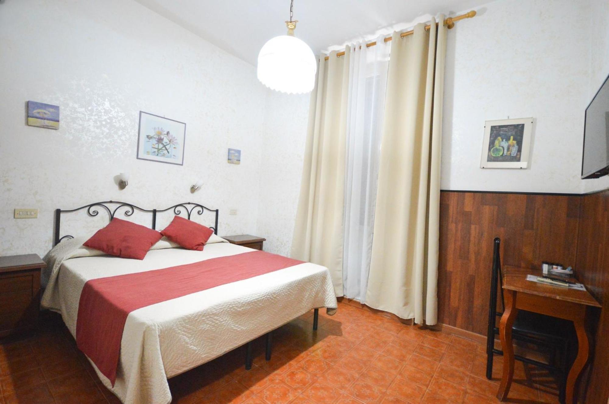 Double or Twin Room Private Bathroom
