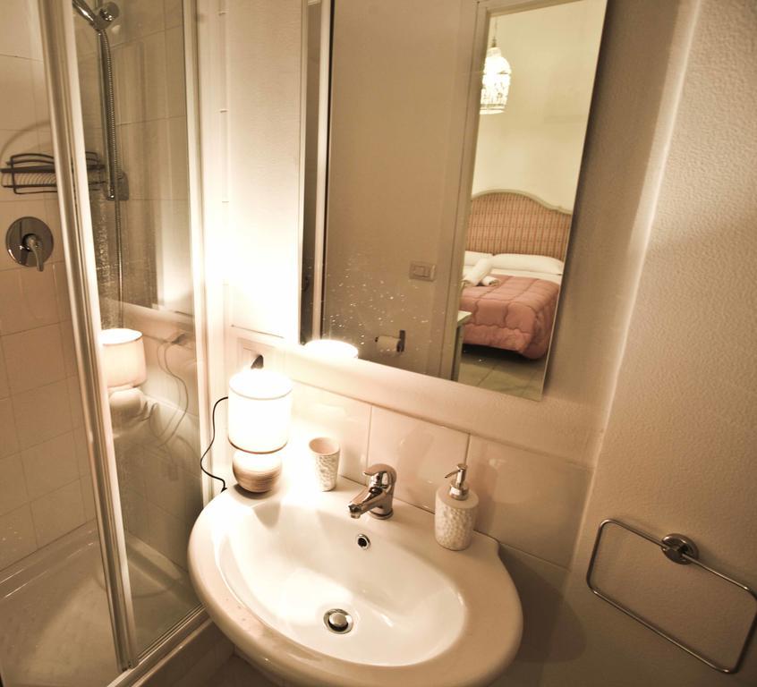 Double Room Private Bathroom,511874565:JPEG