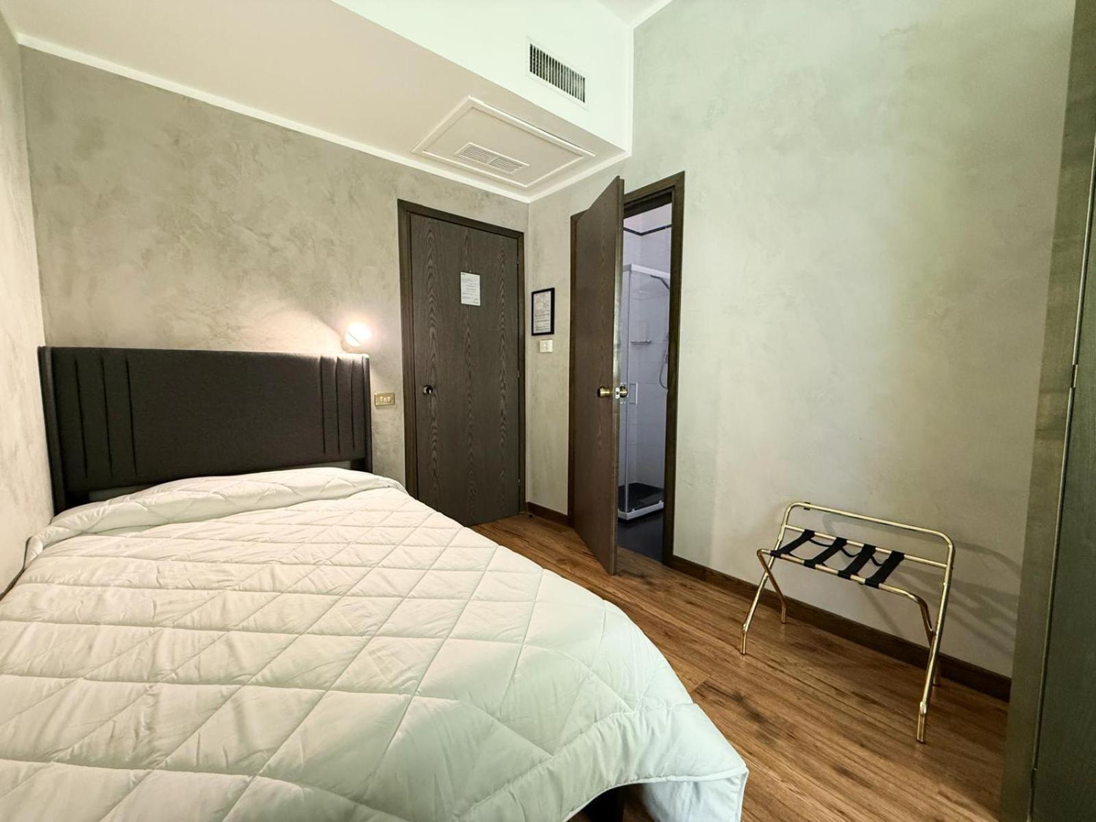 Single Room,1704928121:JPEG