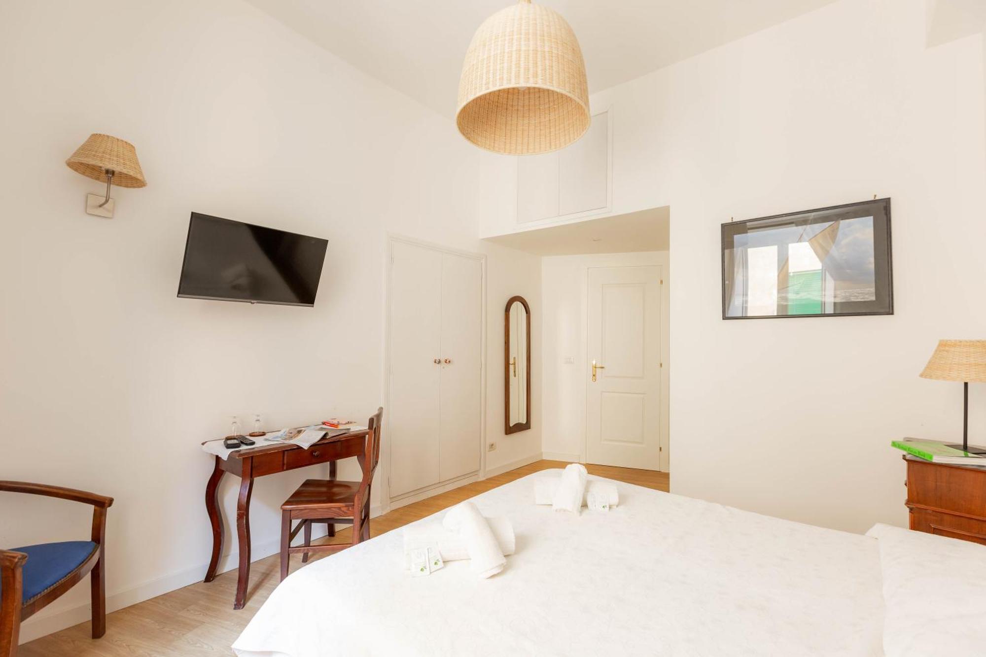 Double Room Private Bathroom