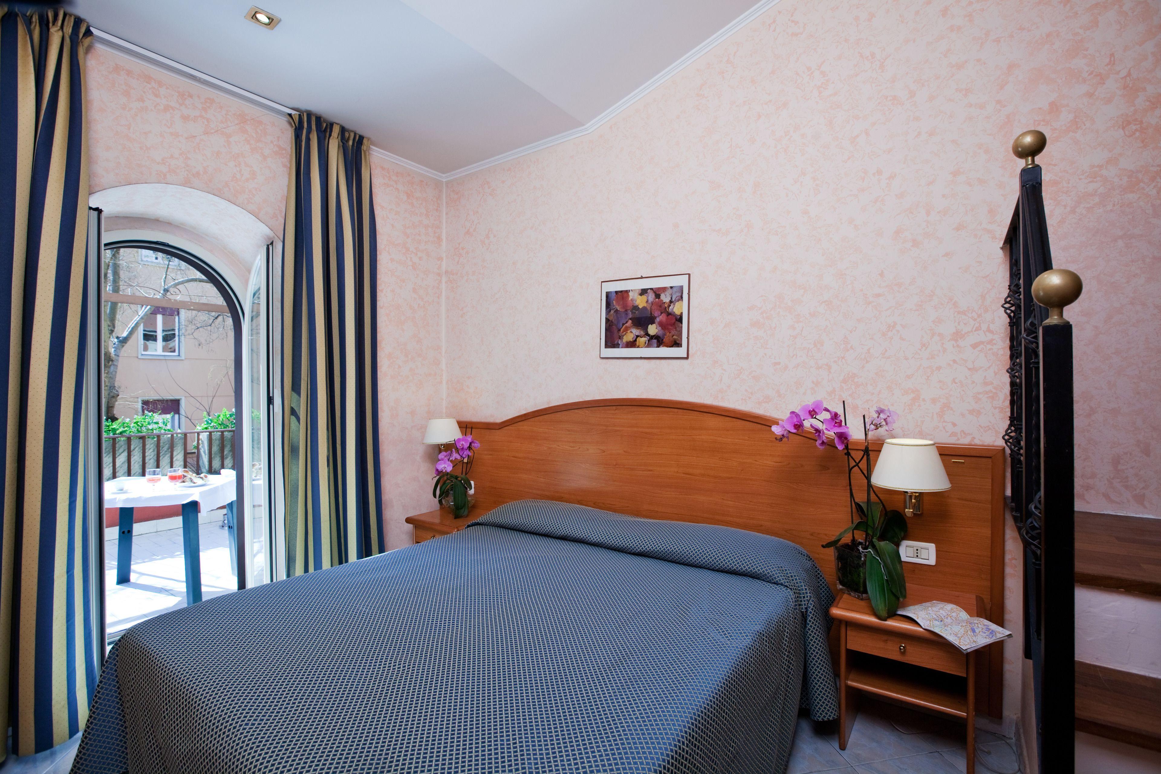 Double or Twin Room,682189587:JPEG