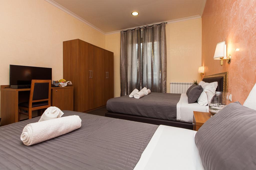 Dreibettzimmer
