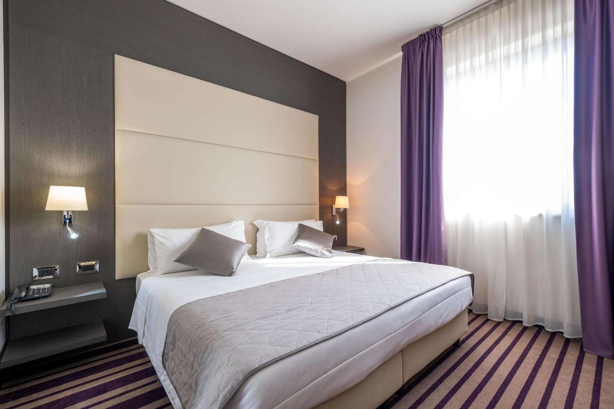 Double Room,1739431823:JPEG