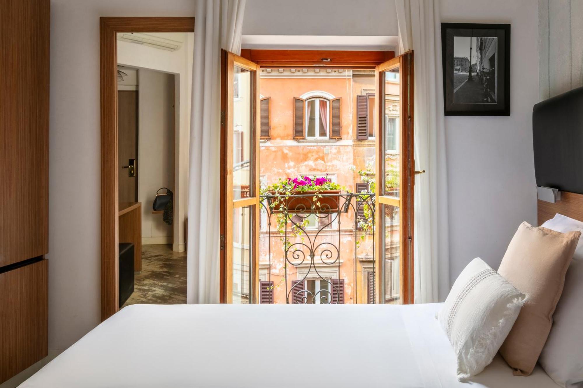 Quarto com Cama de Casal ou 2 de Solteiro e Varanda