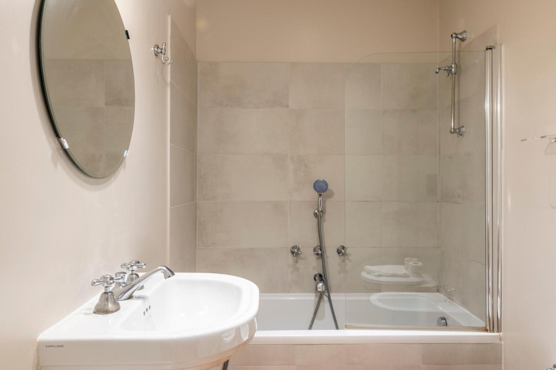 Double or Twin Room Private Bathroom,1756583695:JPEG