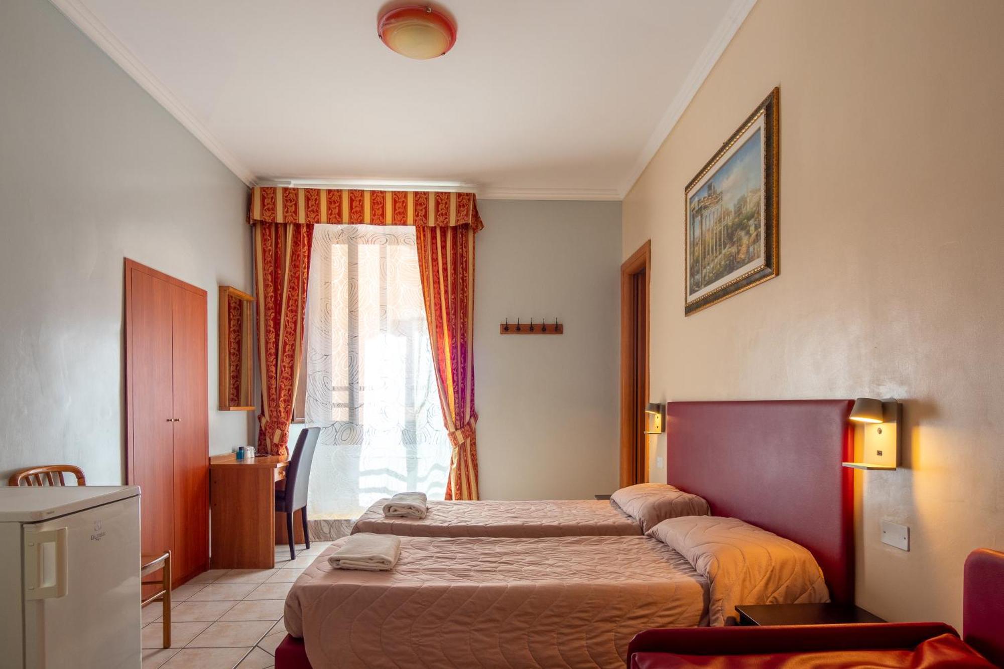 Twin Room,1557982861:JPEG