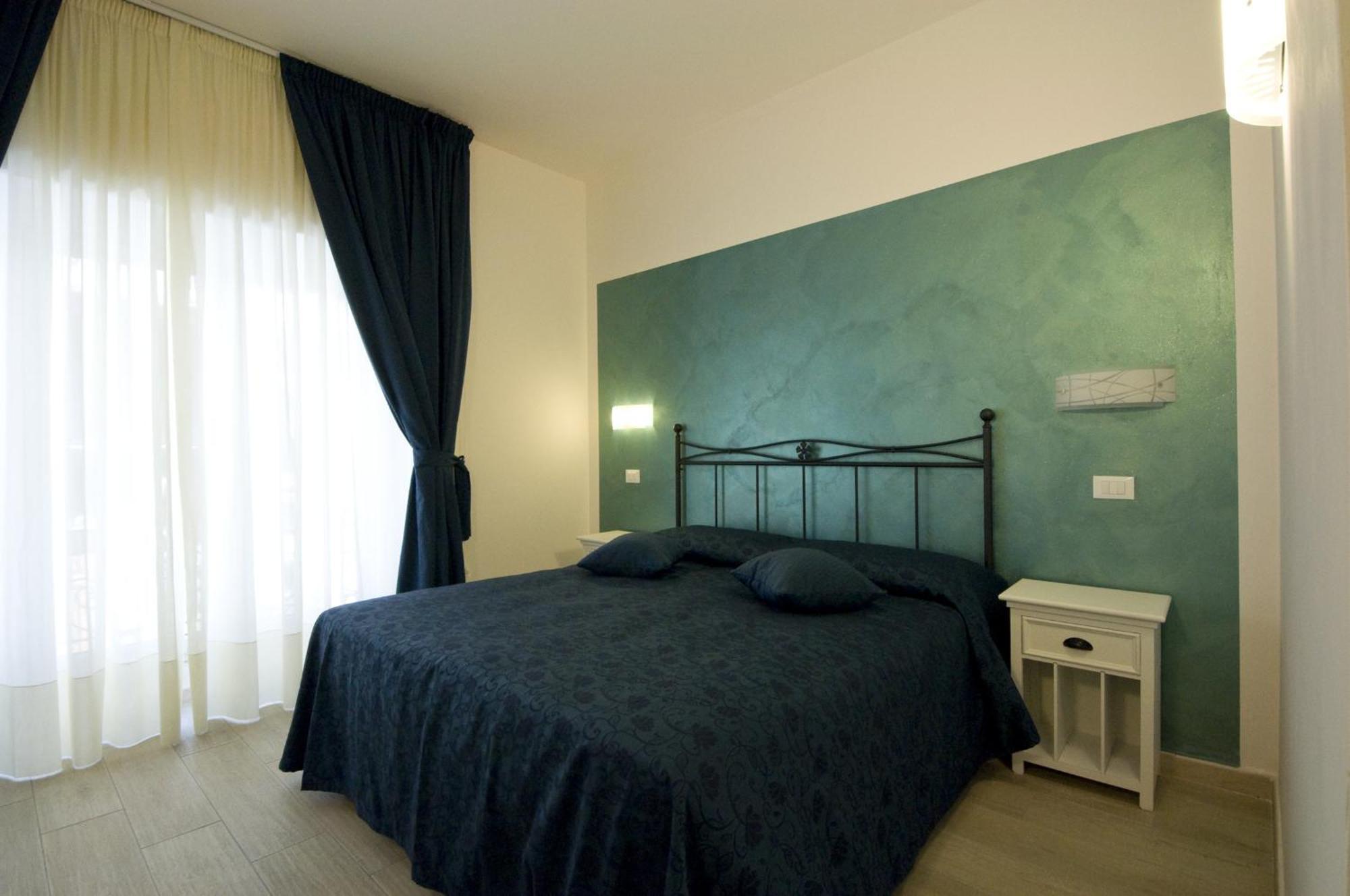Quarto com Cama de Casal ou 2 de Solteiro