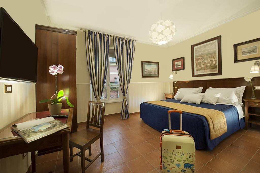 Standard Double Room with Shared Bathroom,823222076:JPEG