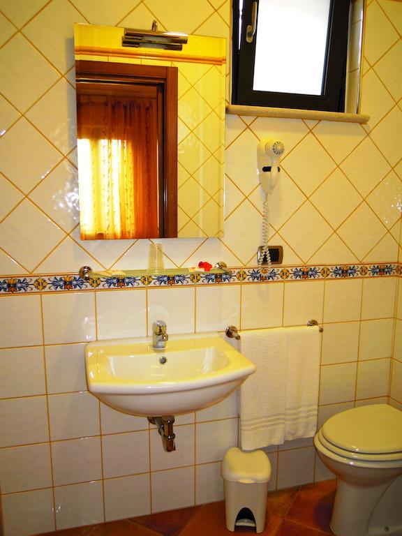 Deluxe Double or Twin Room,236762269:JPEG