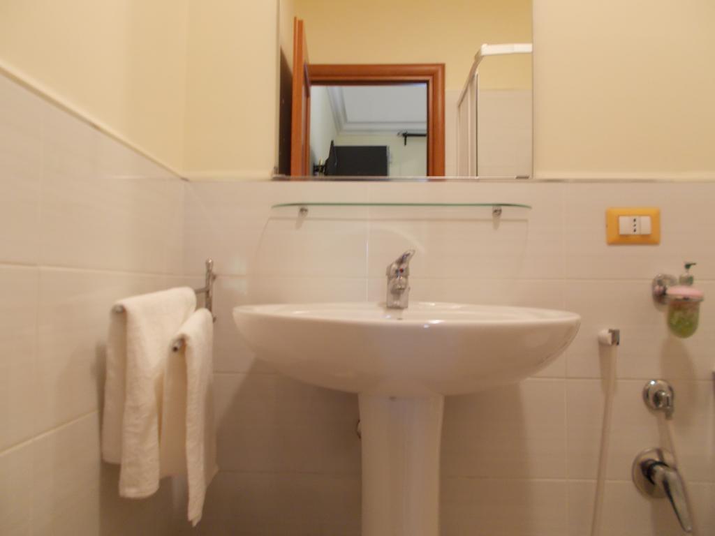 Double Room Private Bathroom,240665549:JPEG
