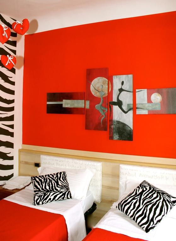 Quintuple Room