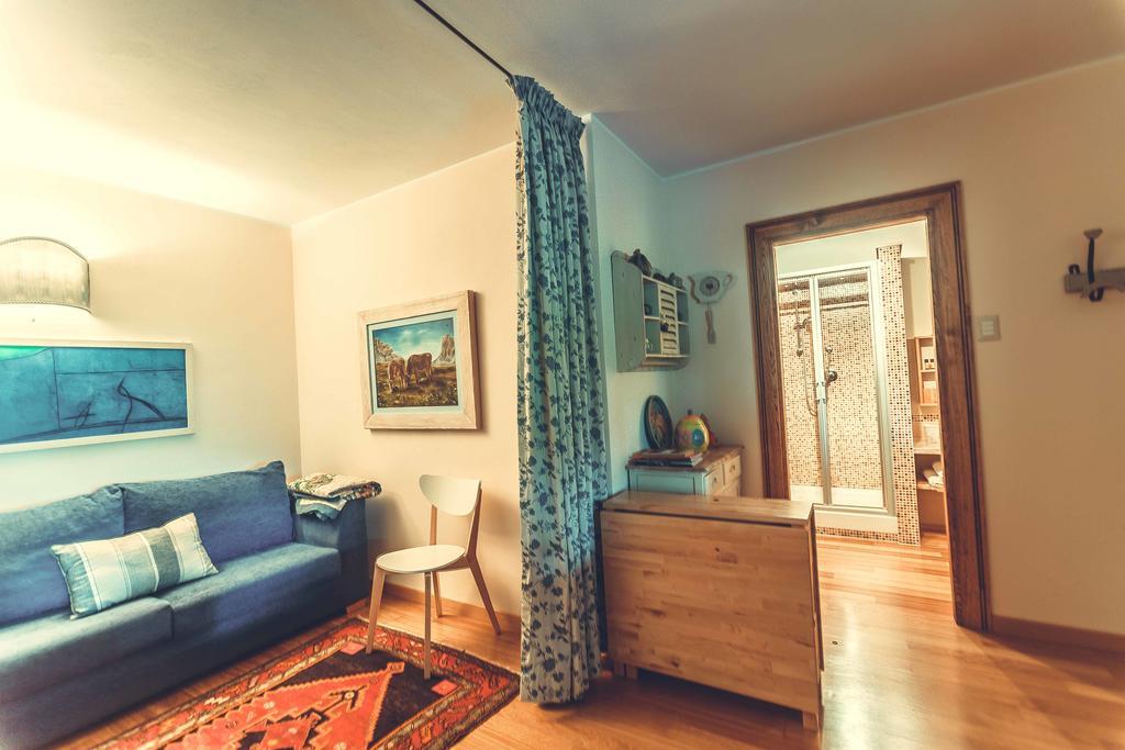 One-Bedroom Apartment,254554089:JPEG