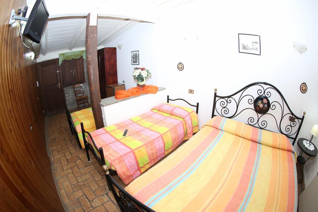 Economy Triple Room