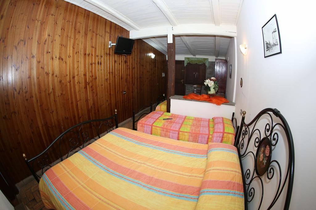 Economy Triple Room