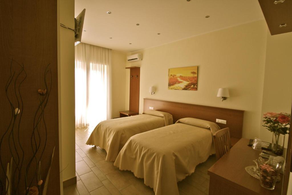 Deluxe Double or Twin Room,124545498:JPEG